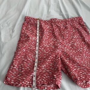 Vineyard Vines Shorts Mens  XL (16) Pink Fish Swim Trunks Pockets Mesh Lined